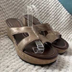 Donald J Pliner 'Shelee' Platform Wedge Toe Loop Sandals Gold US 7